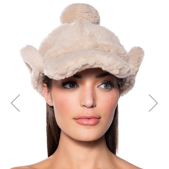 AKIRA Accessories - Teddy Fur Baseball Hat